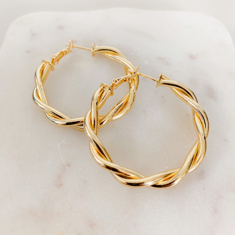 🎉HP🎉Twisted Rope Hoop Earring | 24k Gold Plated - Picture 7 of 8
